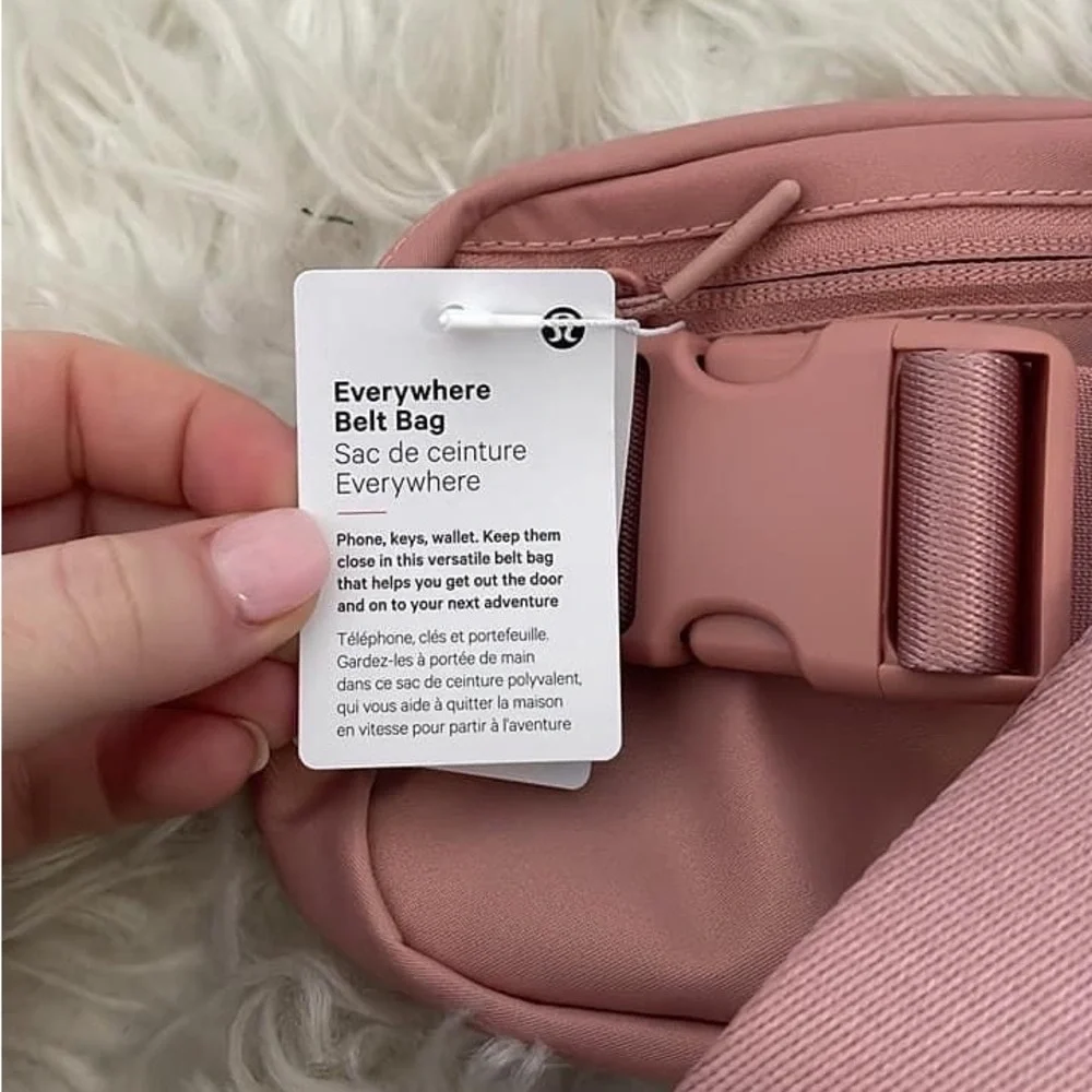 Lululemon NWT belt bag - Picture 2 of 3